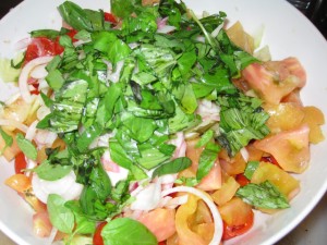 preparazione della panzanella