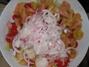 preparazione della panzanella