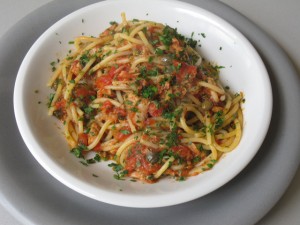 Spaghetti alla marinara con tonno e capperi