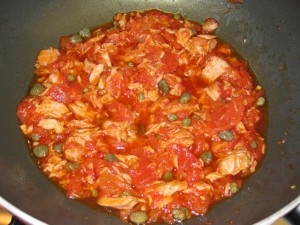 Sugo alla marinara di tonno e capperi