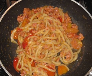 Pici al sugo di salsiccia e pomodorini