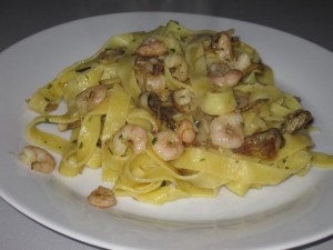 tagliatelle con carciofi e gamberetti