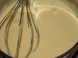 uova e zucchero per crema inglese