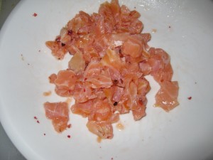 salmone marinato con pepe rosa