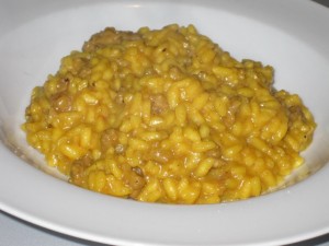 Risotto allo zafferano con salsiccia