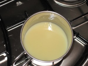 cioccolato bianco fuso nella panna 