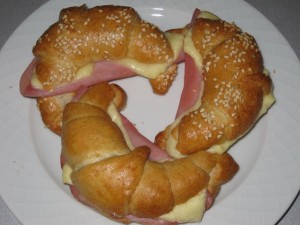 Cornetti al prosciutto e formaggio