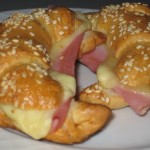 cornetti salati al prosciutto e formaggio