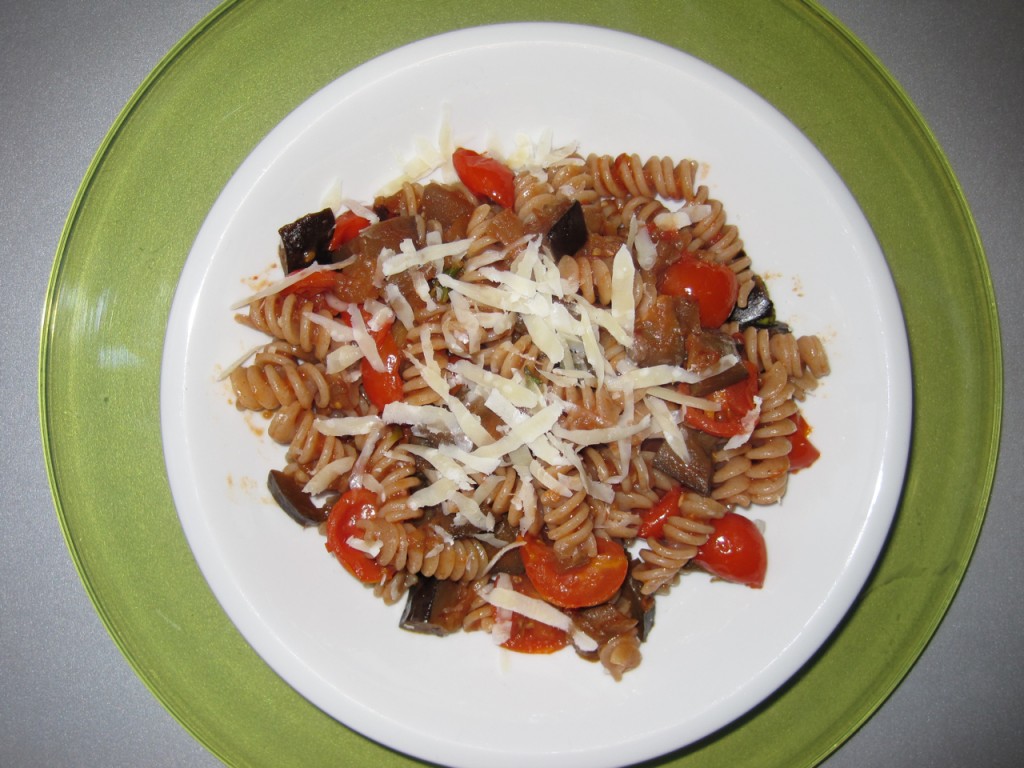 fusilli di farro con melanzane e pomodorini