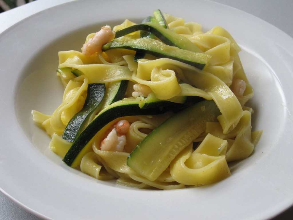 tagliatelle zucchine e gamberetti